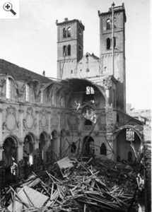 Der zerbombte Kiliansdom in Würzburg, Aufnahme vor 1946